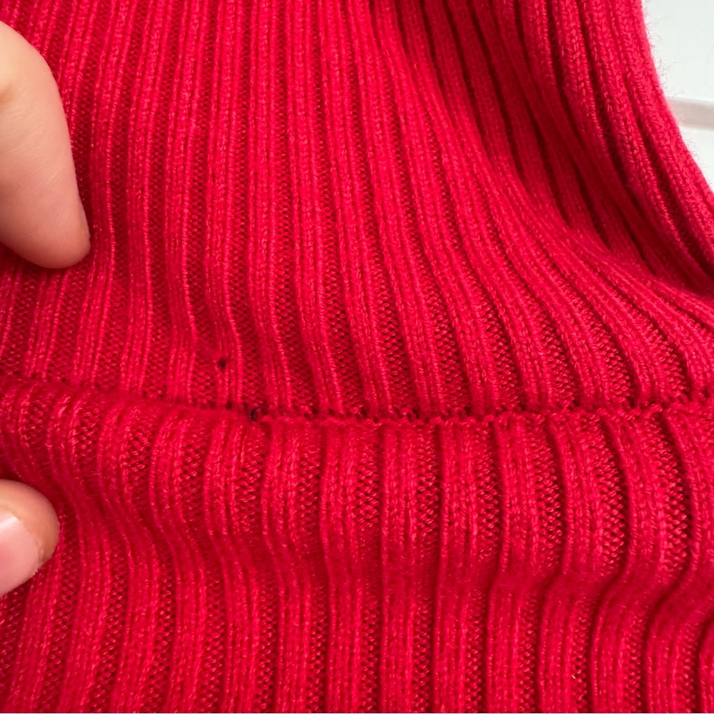 Red Turtleneck puff sleeve Sweater - Picture 4 of 5